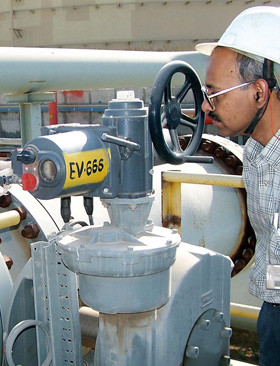 Reliance Jamnagar炼油厂的众多IQ执行器安装中的一个。