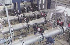 EuroLoop液位计校准装置由三个循环系统组成，需要43个气动执行机构。