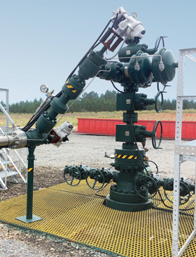 美国天然气生产井的Rotork电动执行器，由太阳能电池板供电